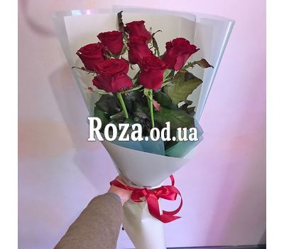 Красивый букет из 7 красных роз 2