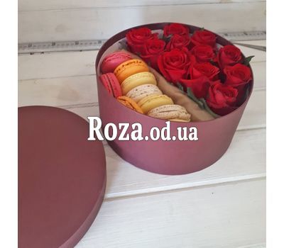 11 roses with macarons 2