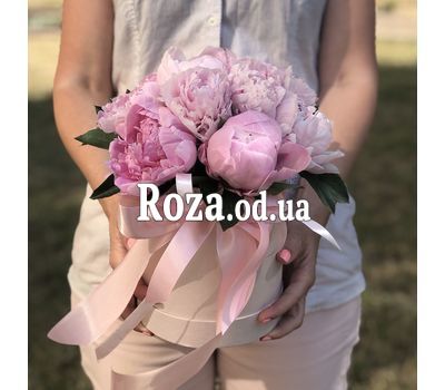 13 розовых пионов в коробке 3