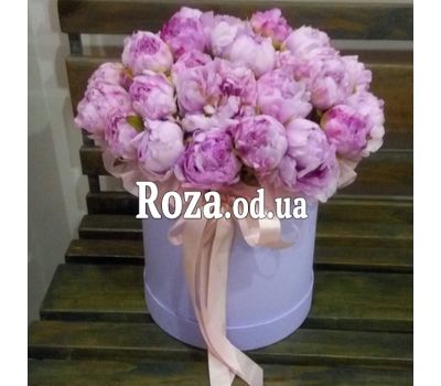 39 розовых пионов в коробке 3