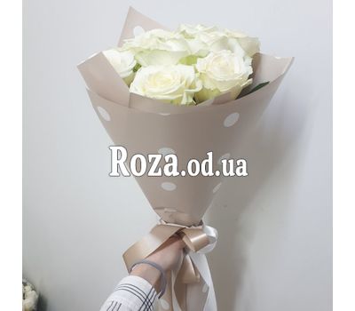9 белых роз в крафте 3