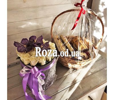 Ferrero Rocher and Lavazza Gift Basket 3