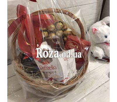 Конфеты и шампанское в корзине 2