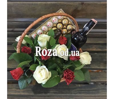 Кошик з квітами і цукерками - 2