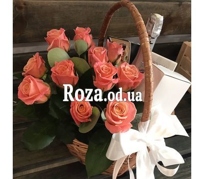 Кошик з квітами і шампанським 1