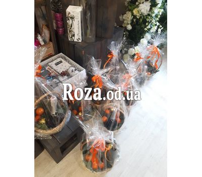 Новогодняя корзина мандаринов с шампанским 2