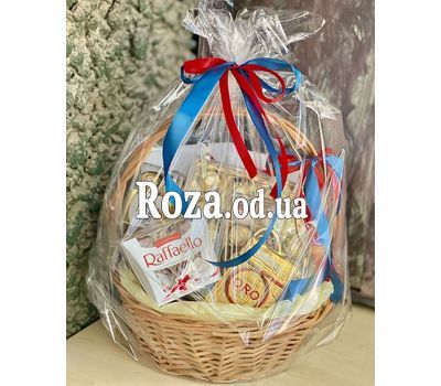 Ferrero Rocher and Raffaello gift basket 4
