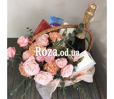 Кошик з квітами і шампанськи 3