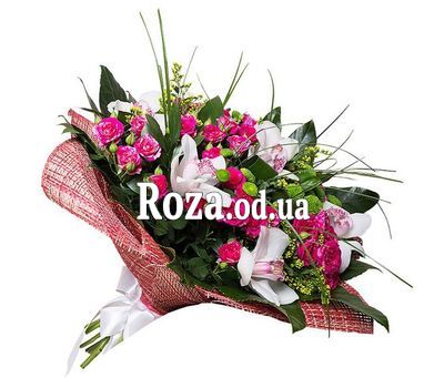 Букет из орхидей и кустовых роз