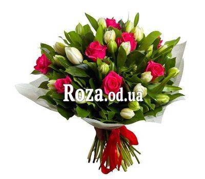 Bouquet of roses and tulips