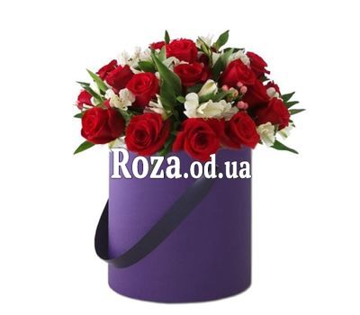 Композиція в шляпній коробці