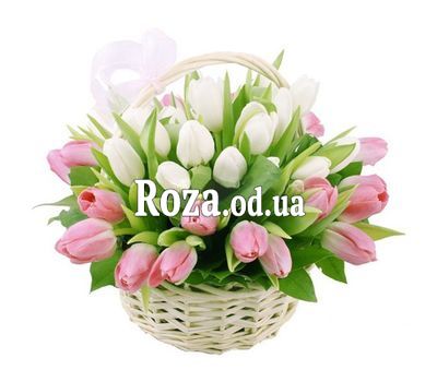 Корзина с тюльпанами