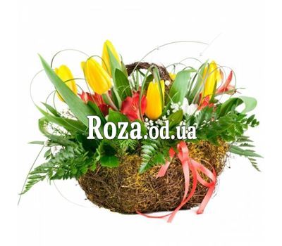 Корзинка с тюльпанами