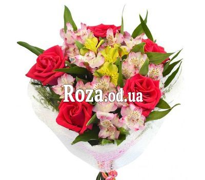 Bouquet of roses and alstroemerias