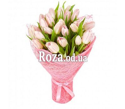 Delicate bouquet of tulips