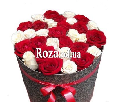 Розы в шляпной коробке