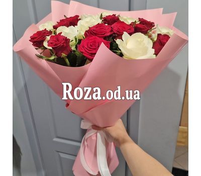 Букет из 21 красной и белой розы 1