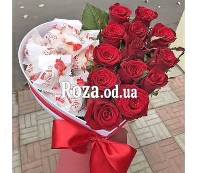 Цветы и Raffaello в коробке 1