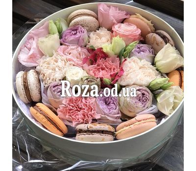 Композиція в коробці з Macarons 2