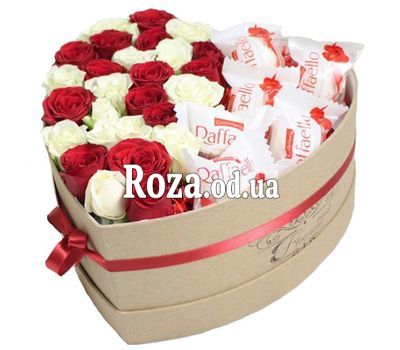 Розы и Raffaello в коробке 1