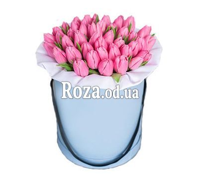 Розовые тюльпаны в коробке